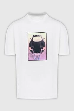 Мужская белая футболка с принтом спорткара в неоновых тонах