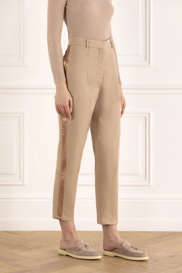 Brunello Cucinelli брюки женские с глянцевыми лампасами бежевые 130912 - фото 3