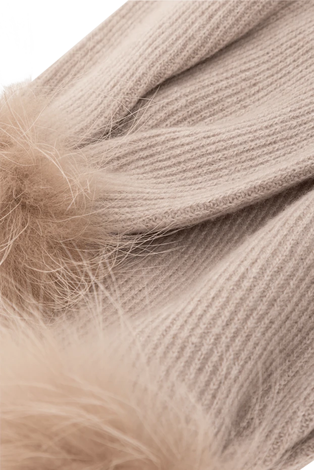 Fabiana Filippi шарф женский бежевый с пушистыми помпонами 133537 - фото 3