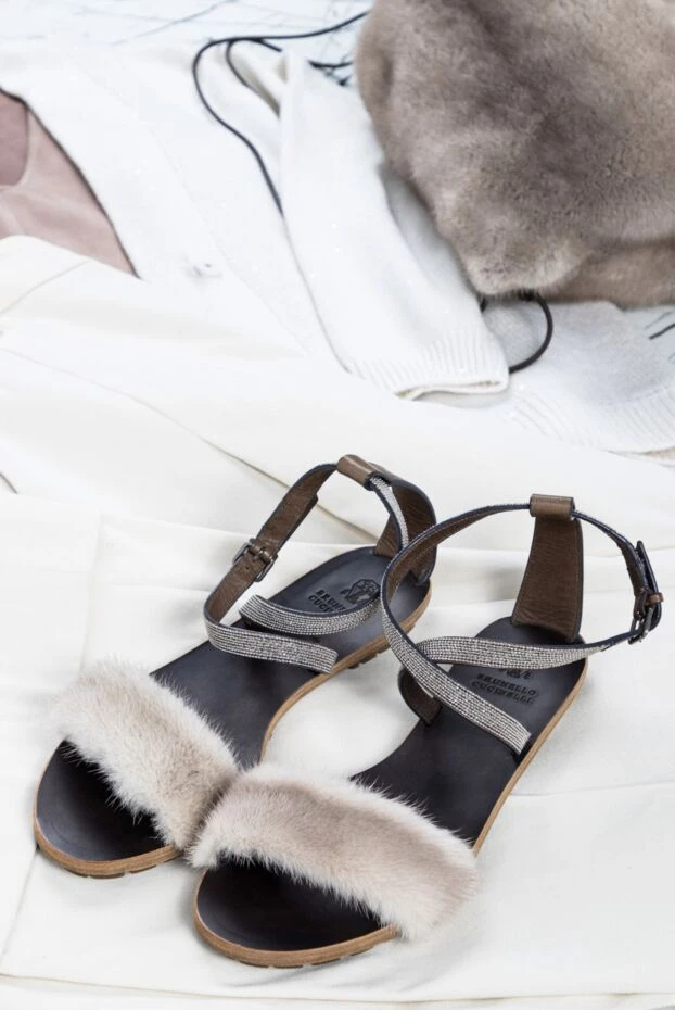 Women's leather sandals with fur and shiny stripe, brown - photo 2