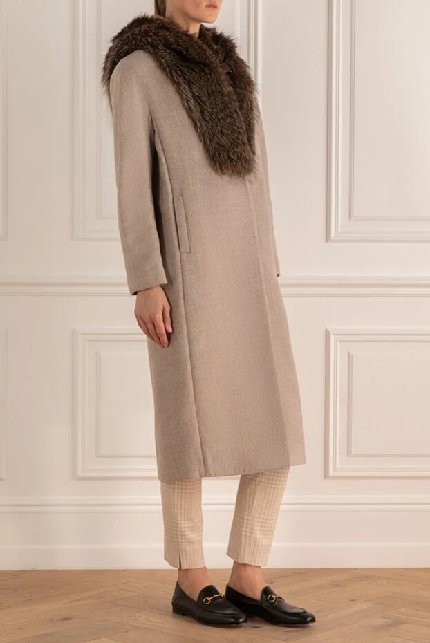 Brunello Cucinelli длинное пальто бежевого цвета с меховой отделкой
 136201 - фото 3