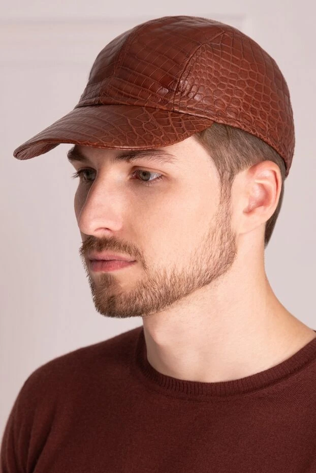 Cesare di Napoli man cap made of crocodile skin burgundy for men купить с ценами и фото 140599 - photo 2