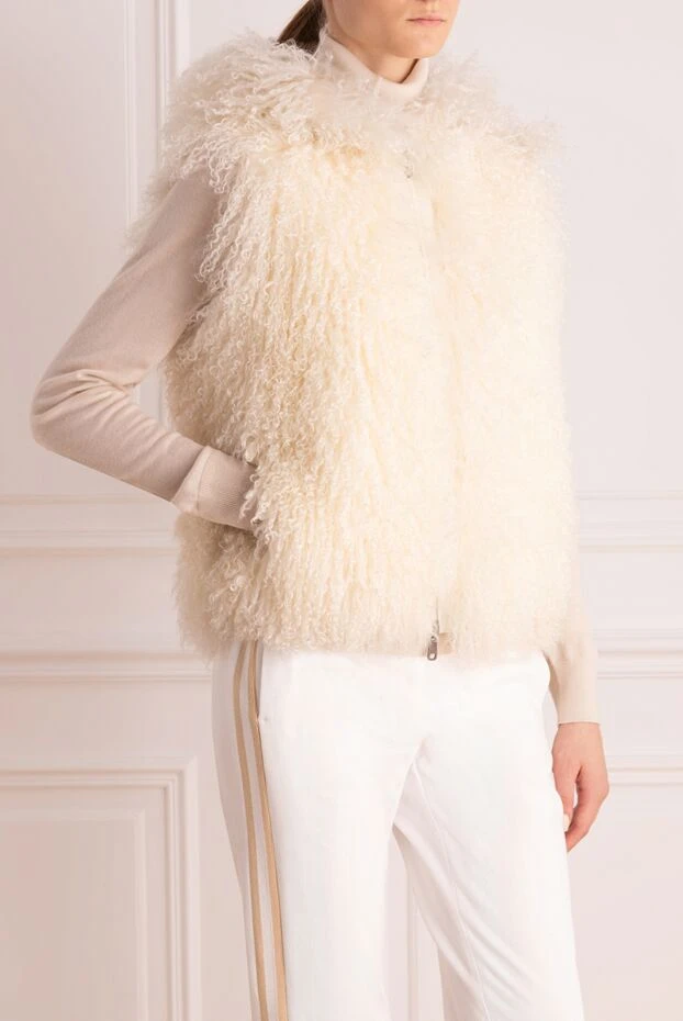 Brunello Cucinelli white women's vest made of natural fur 143503 - photo 3