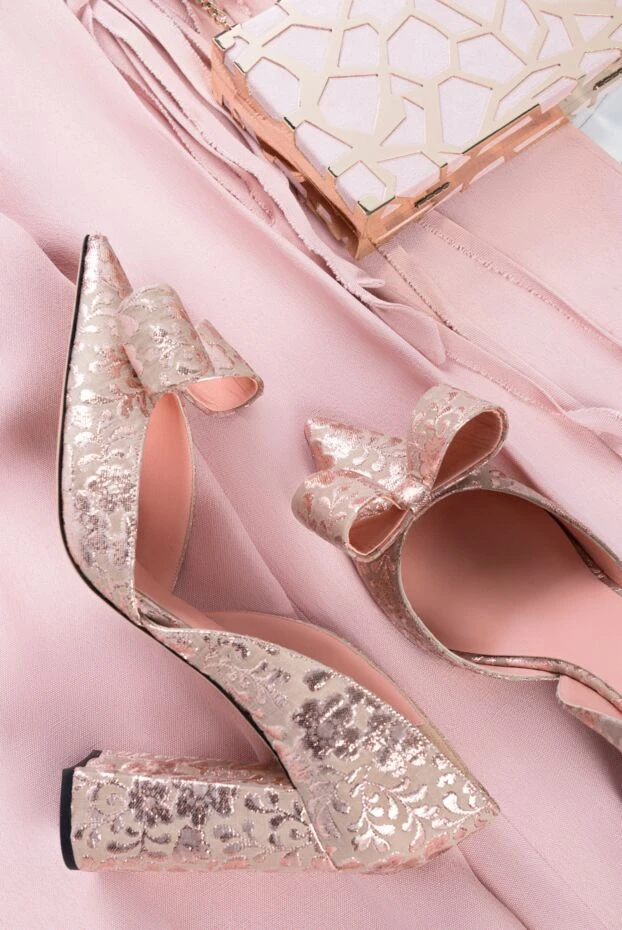 Women's pink shoes with a pattern and a bow - photo 2