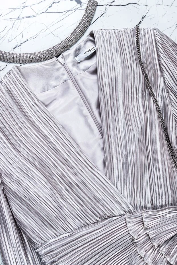 Givenchy бежевое платье с глянцевой фактурой и фигурной отделкой по линии бедра
 147250 - фото 3