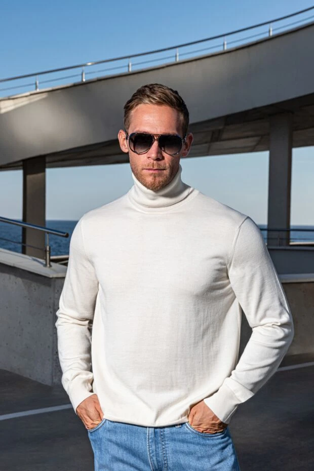 Dolce & Gabbana гольф мужской из шерсти и шелка белый 151137 - фото 2