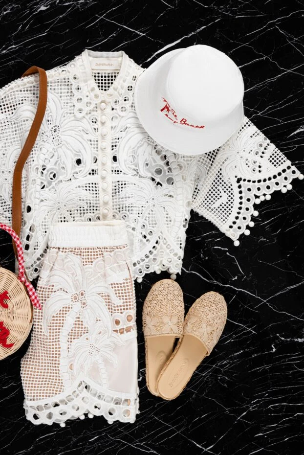 Zimmermann женский костюм из шелка белый с кружевной рубашкой и шортами
 151999 - фото 2