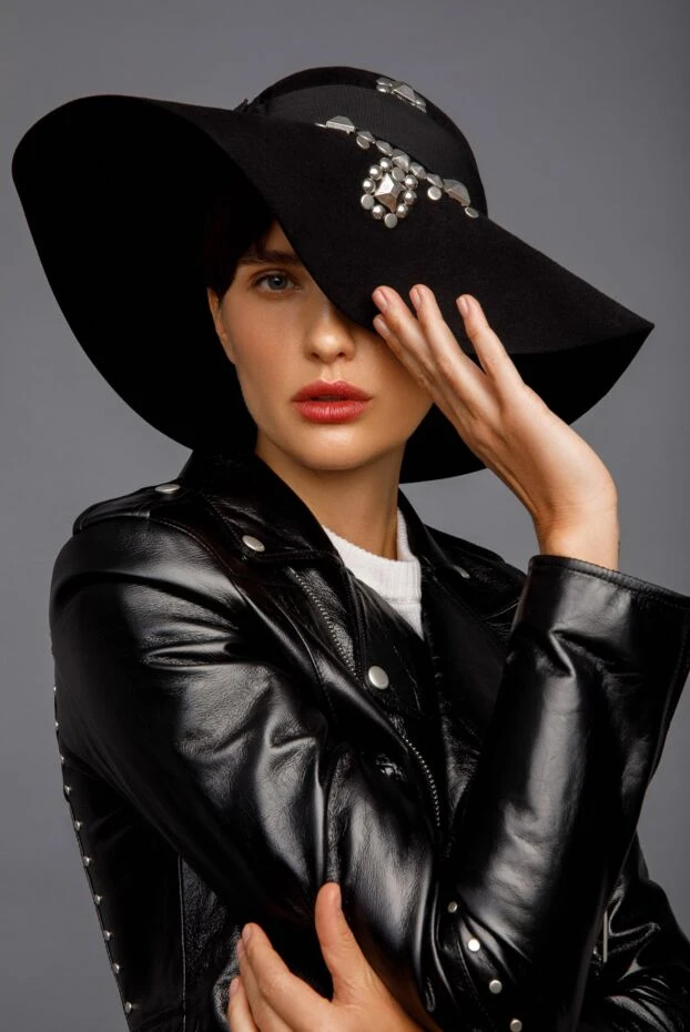 Үлкен ринстондармен және садақпен безендірілген киізден жасалған қара әйелдер қалпағы - фото 2