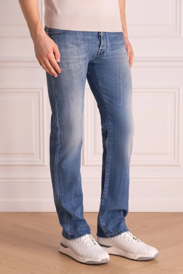 Jacob Cohen мужские джинсы в светло-голубом оттенке с винтажной фактурой 153243 - фото 3