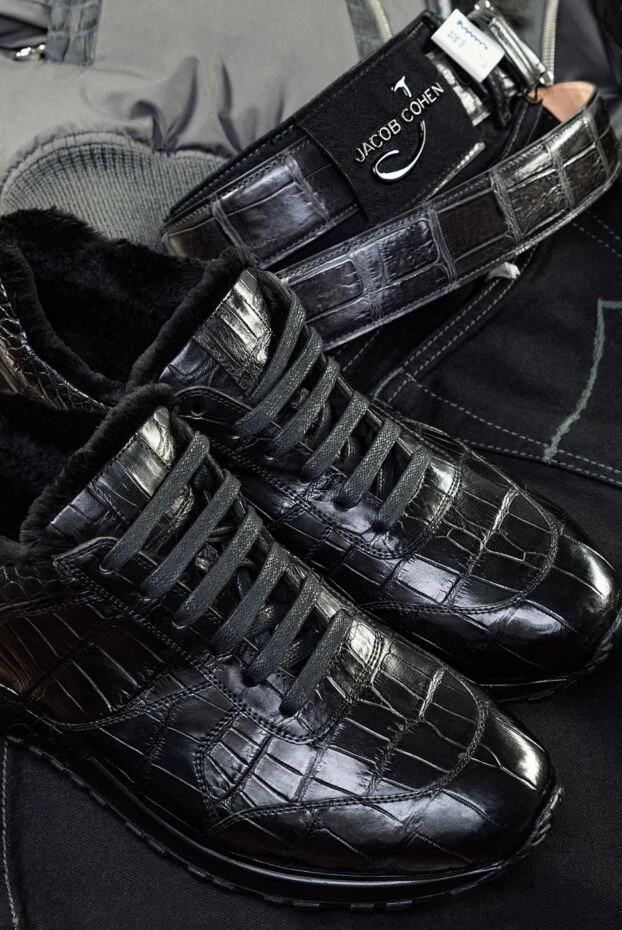 Чёрные кроссовки из натуральной крокодиловой кожи с утеплённой отделкой

 - фото 2