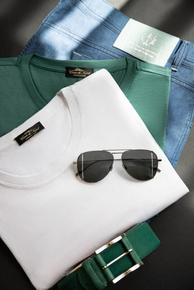 Футболка однотонная зелёная из мягкого хлопка с коротким рукавом
 - фото 2