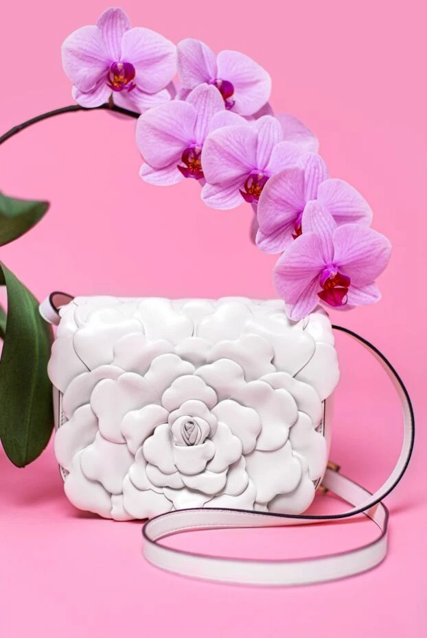 Women's white leather bag with textured petals - photo 2