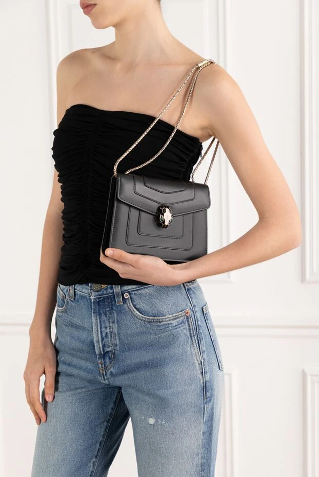 Bvlgari черная сумка через плечо c пряжкой в виде головы змеи 156805 - фото 3