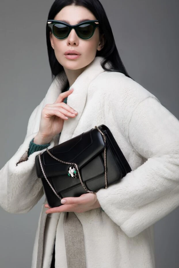 Жылан басы бар қара түсті сөмке - фото 2