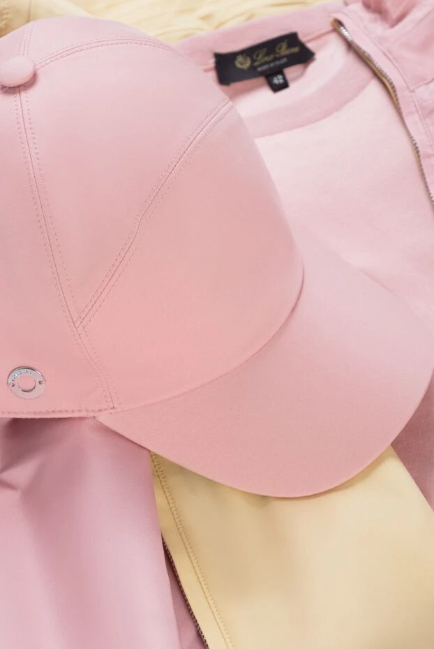 Peach cap for women with a metal logo - photo 2