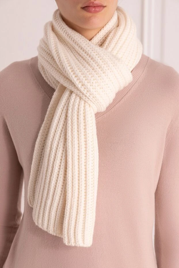 Loro Piana woman cashmere scarf white купить с ценами и фото 158635 - photo 2