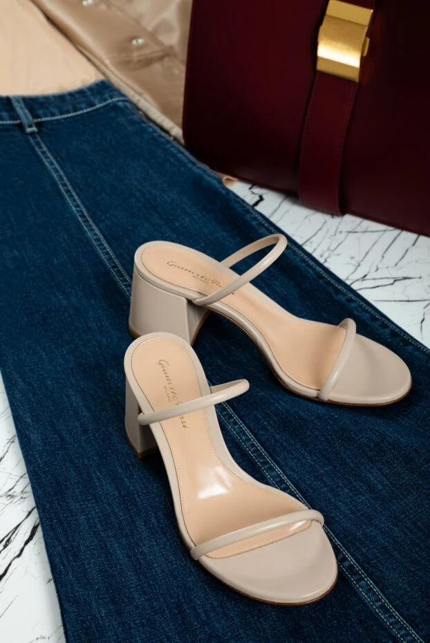 Gianvito Rossi women's beige leather sandals with wide heels 158916 - photo 2