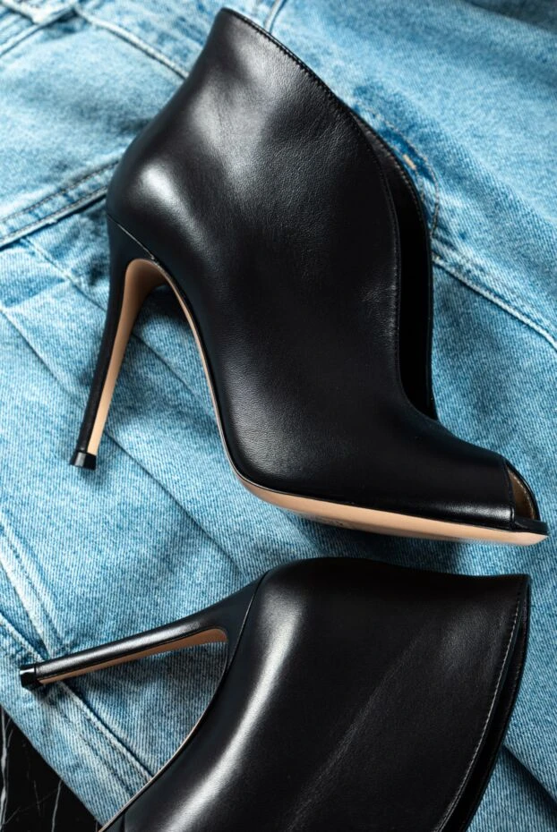 Gianvito Rossi ботинки женские черные кожаные с v-образным вырезом 158917 - фото 2