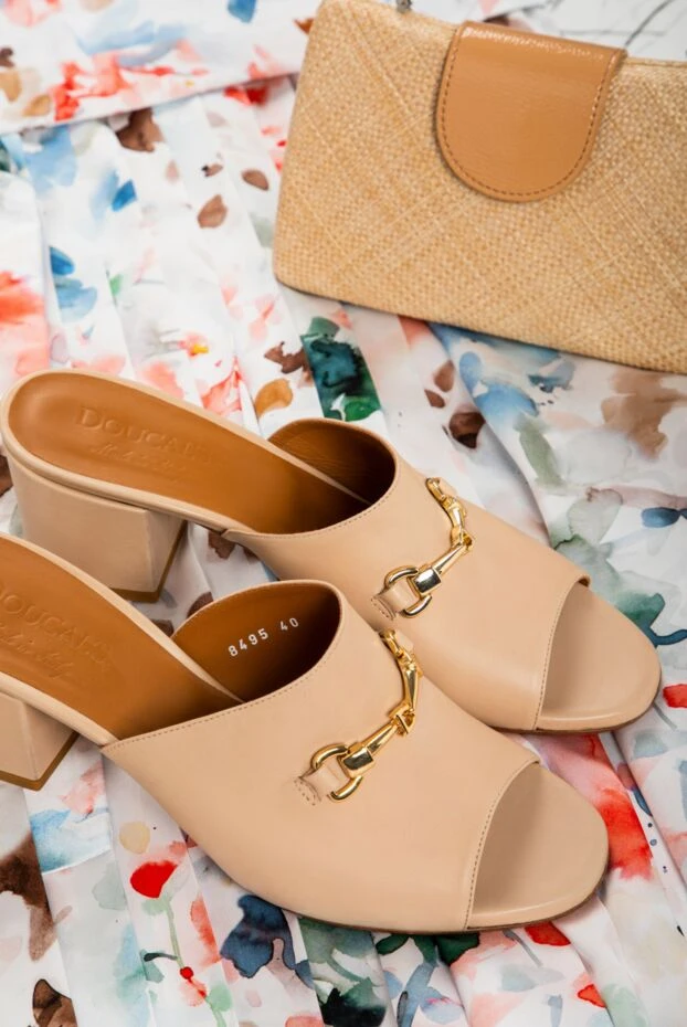 Doucal`s босоножки женские бежевые кожаные с металлической вставкой 159019 - фото 3