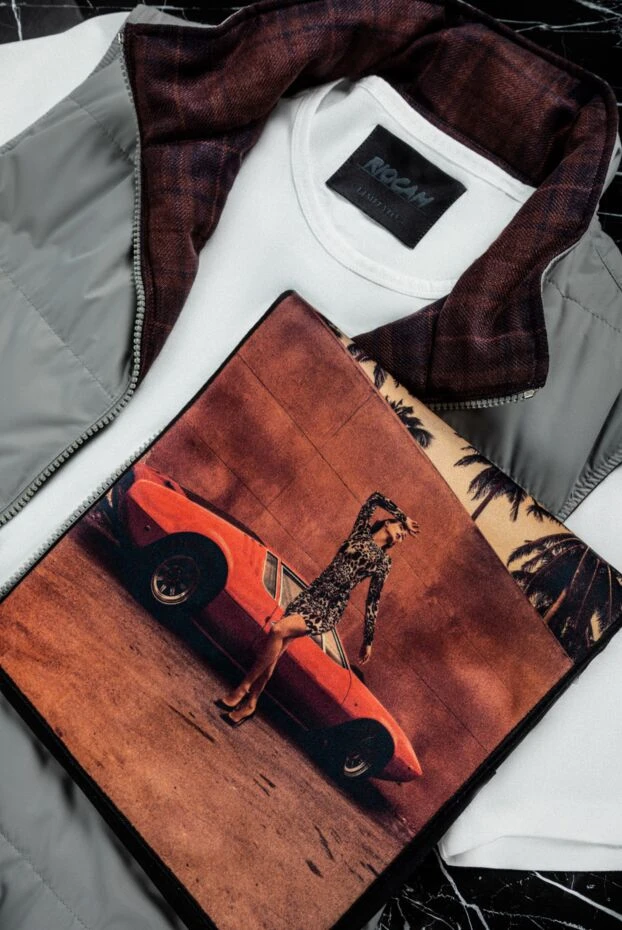 Limitato мужская белая хлопковая футболка с принтом губ и ретро-авто 159475 - фото 2