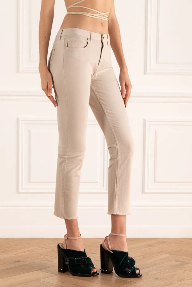 Max&Moi светло-бежевые укороченные джинсы с бахромой и высокой посадкой 159715 - фото 3