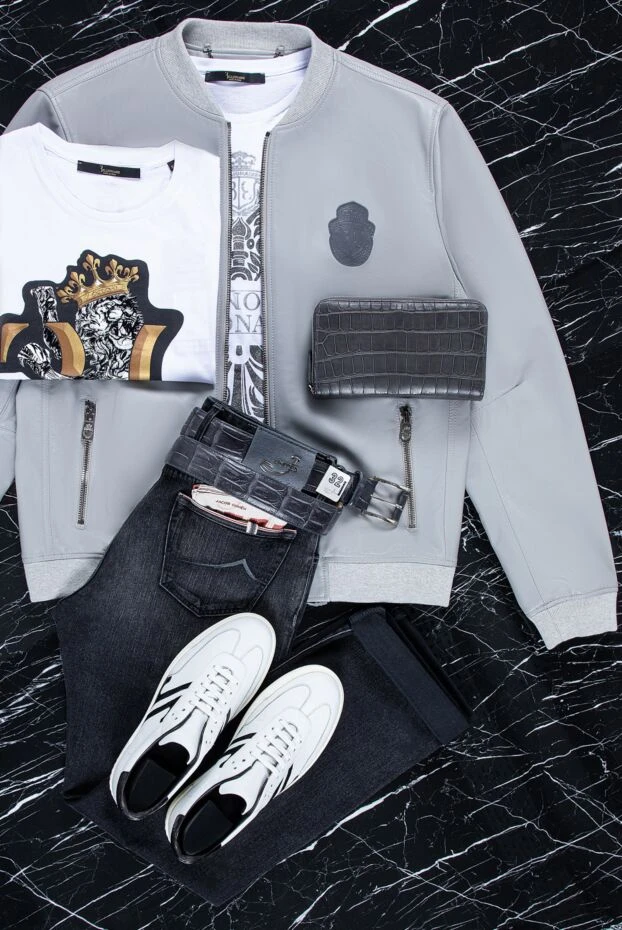 Куртка-бомбер кожаная светло-серая с нашивкой-логотипом мужская - фото 2