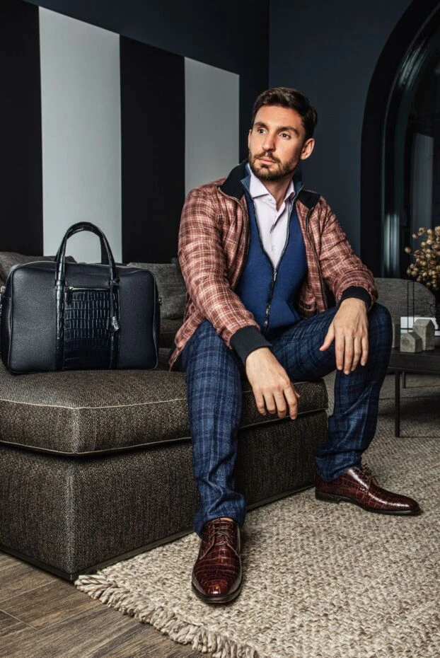 Портфель из кожи крокодила синий с фактурным боковым карманом мужской - фото 2