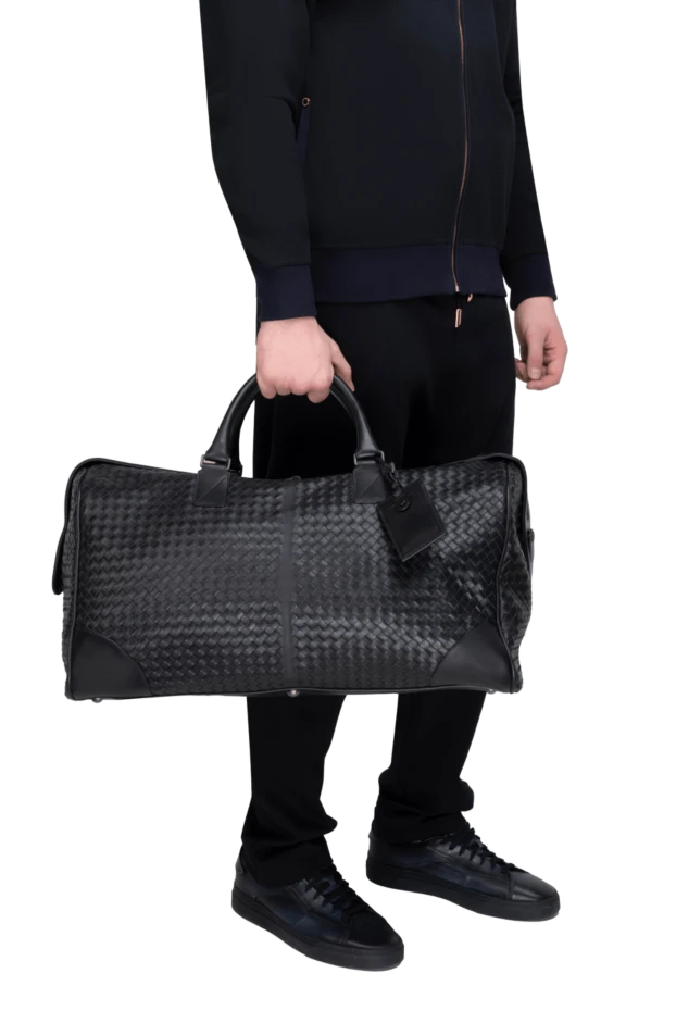 Bottega Veneta man black leather travel bag for men купить с ценами и фото 161505 - photo 2