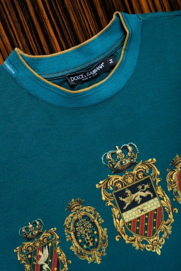 Dolce & Gabbana футболка с гербами и золотистым принтом на груди синяя мужская 195471 - photo 2