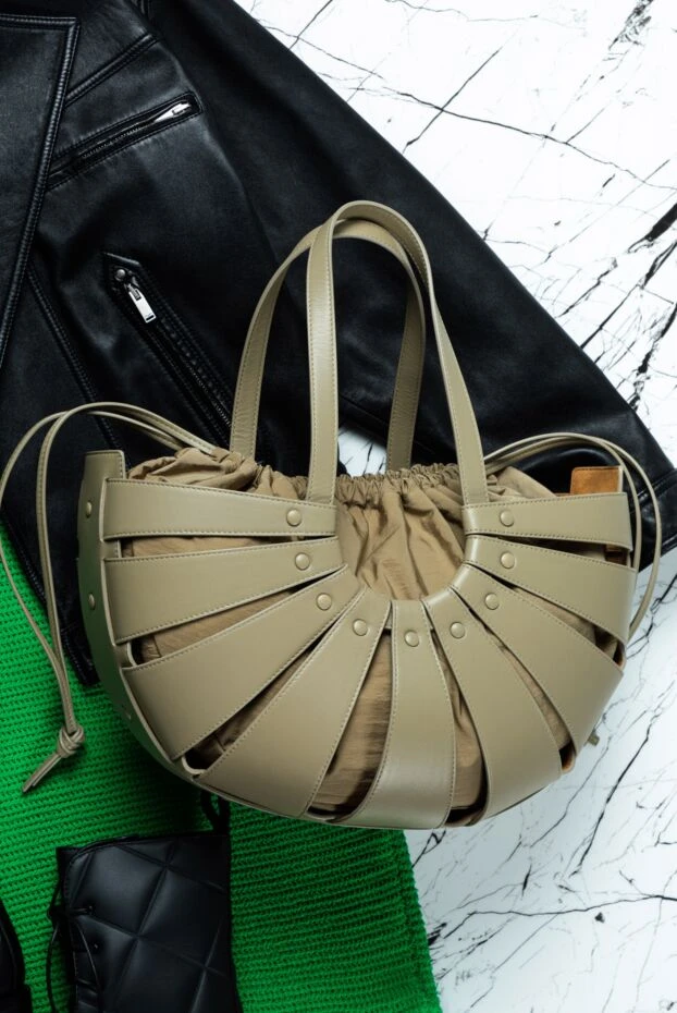 Women's bag green in the form of a basket - photo 2