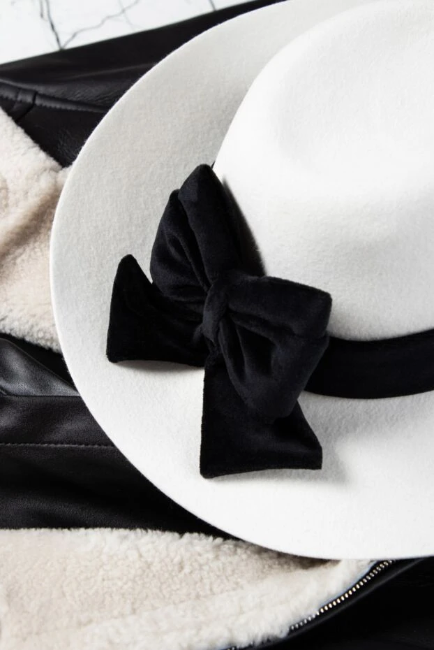 Шляпа женская белая с черным бантом - фото 2