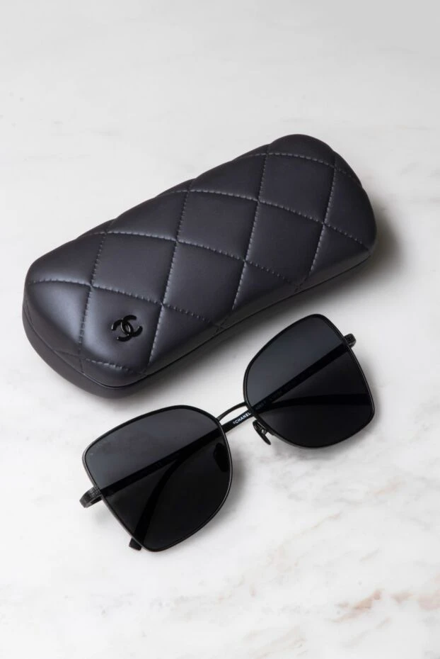 Large gray women's sunglasses for sun protection - photo 2