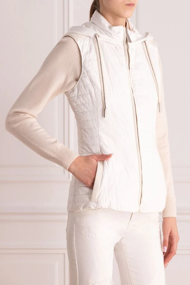 Lorena Antoniazzi жилет женский белый утепленный с капюшоном и боковыми вставками 163403 - фото 3