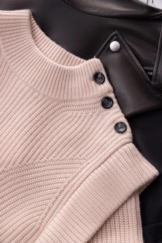 Көлемді иықтары мен үлкен тоқылған бежевый түсті сүтті секіргіш - фото 2