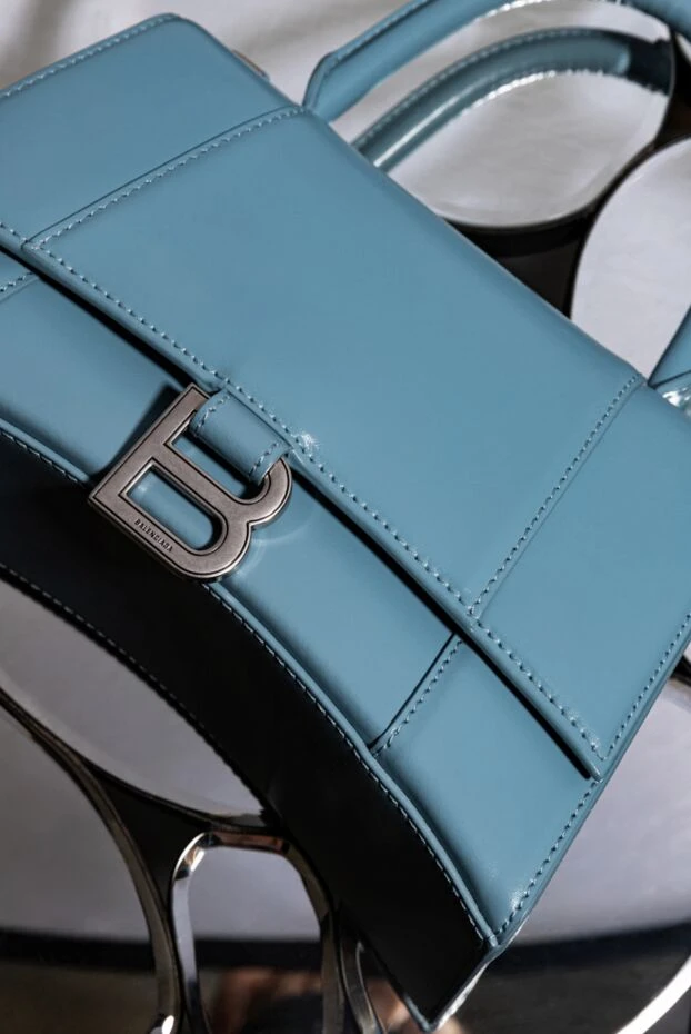 Balenciaga сумка женская белая кожаная с застежкой b 163877 - фото 3