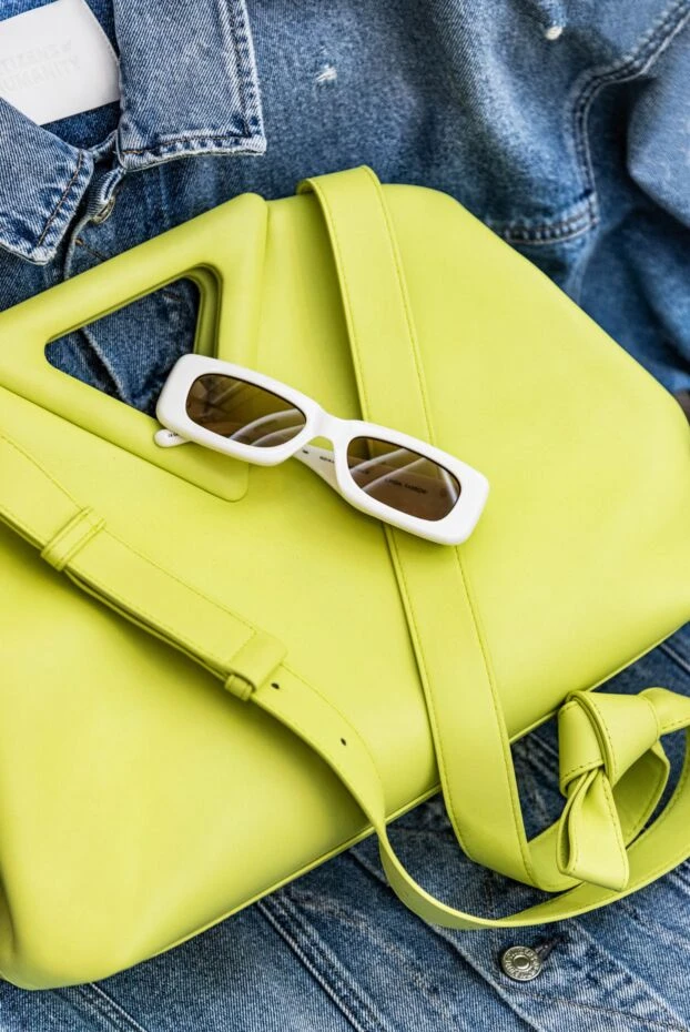 Куртка женская из денима приталенная с поясом
 - фото 2