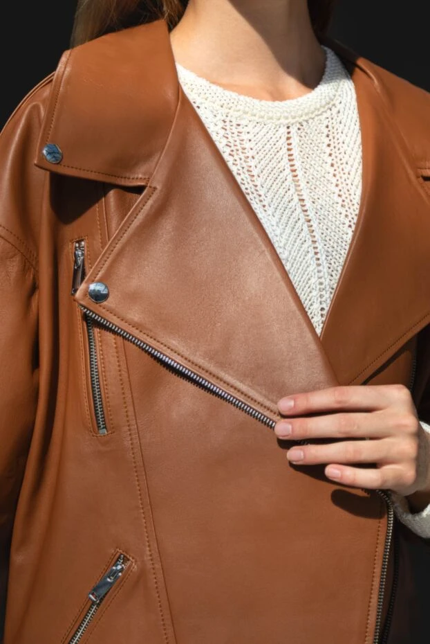 Куртка из натуральной кожи коричневая женская - фото 2