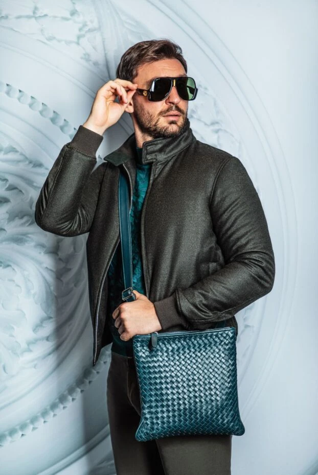 Джемпер с высоким воротником-стойкой шерстяной зелёный в фактурный узор мужской - фото 2