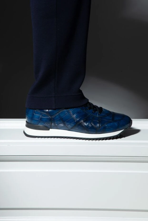 Cesare di Napoli крокодил терісінен тігілген көк түсті былғары кроссовкалар және табаны контрастты қырлы
 164459 - фото 3