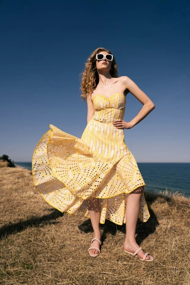 Тоқылған элементтері бар беж түсті әйелдердің шкірядан жасалған шльопанкілері - фото 2