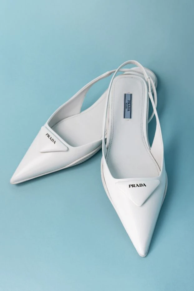 Prada туфли женские белые кожаные с черным логотипом 167854 - фото 3
