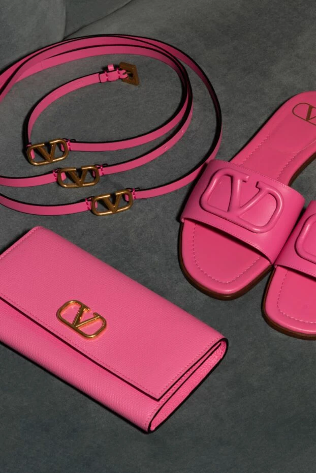 Valentino шлепанцы из полированной кожи розового цвета с золотистым логотипом vlogo 168165 - фото 2