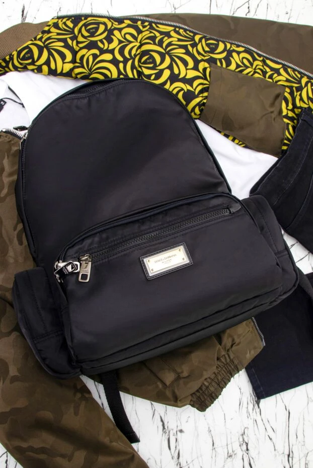 Күңгірт матадан жасалған үш бөлімді және фирмалық фитингтері бар ерлерге арналған қара рюкзак - фото 2