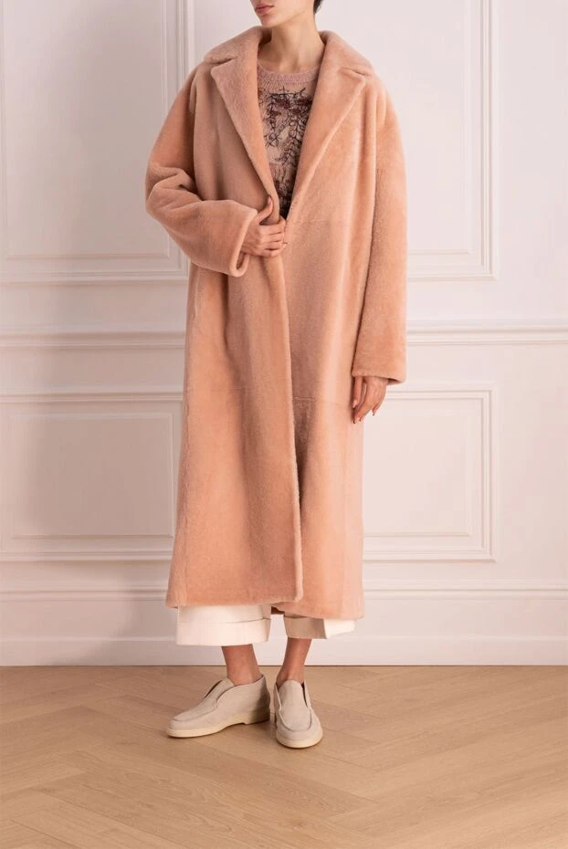 Loro Piana woman women's pink natural fur coat купить с ценами и фото 169721 - photo 2