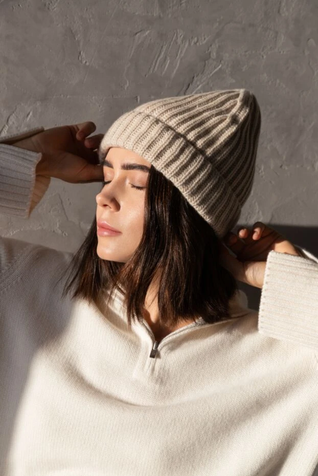 Loro Piana шапка-бини кашемировая бежевая женская в рубчик 169746 - фото 2