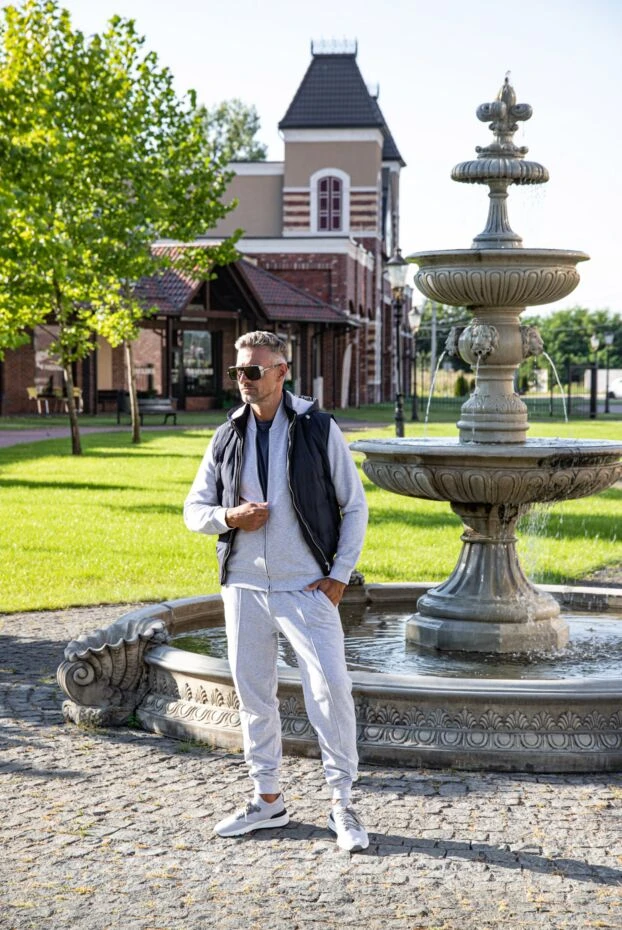 Brunello Cucinelli светло серый спортивный костюм из мягкого трикотажа
170323 - фото 2