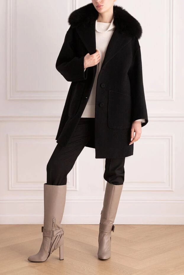 Women's black coat made of wool and cashmere with a fur hood - photo 2