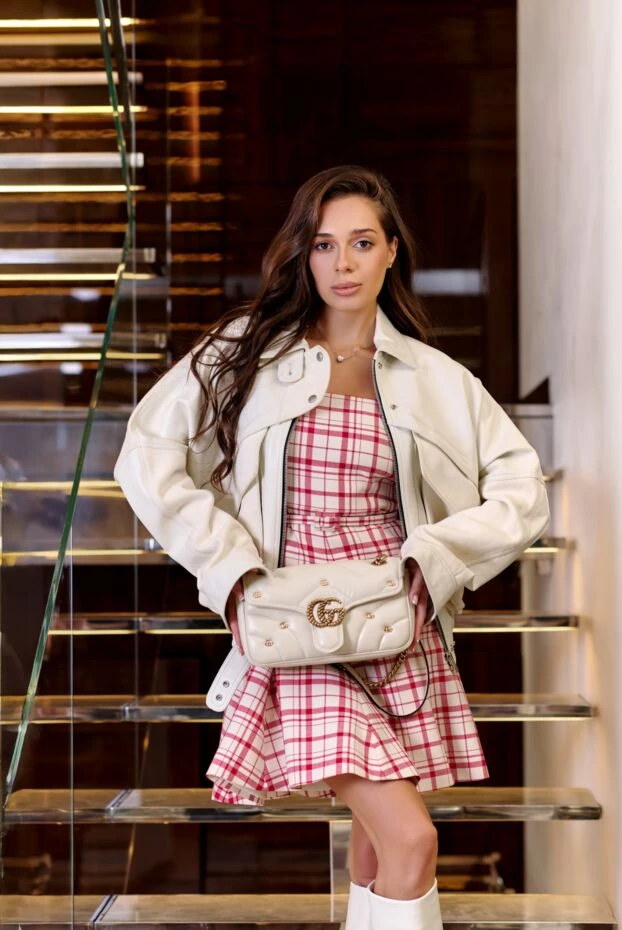 Beige women's jacket with patch pockets - photo 2