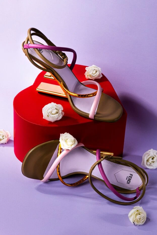 Fendi әйелдерге арналған жұқа белдіктері бар түрлі-түсті сандалдар 170832 - фото 2