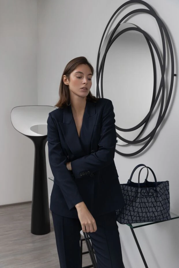 Peserico женский костюм из вискозы в тёмной гамме с классическим кроем
 170951 - фото 2